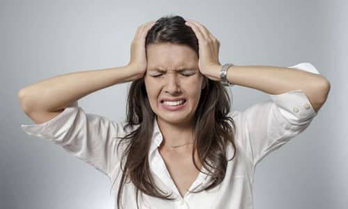 Среди побочных явлений может возникать головная боль